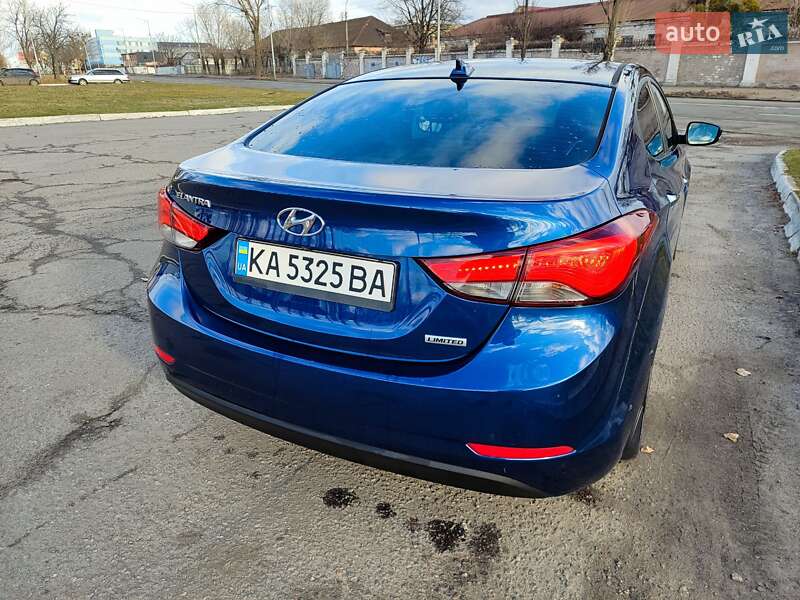 Седан Hyundai Elantra 2015 в Киеве