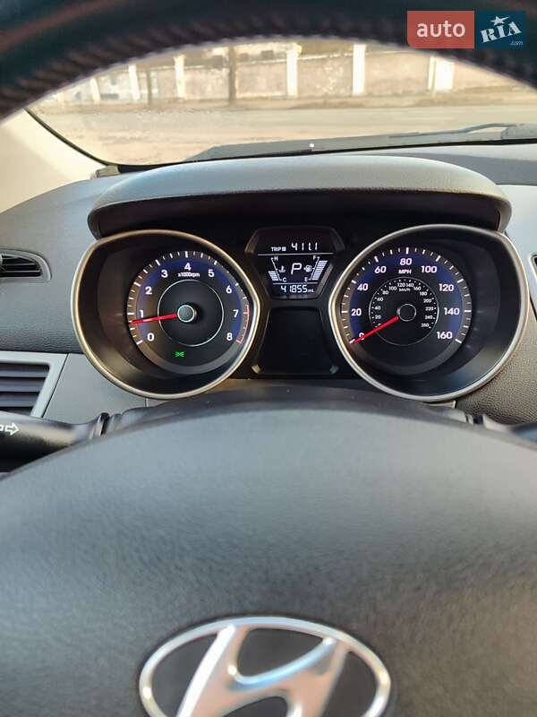 Седан Hyundai Elantra 2015 в Киеве