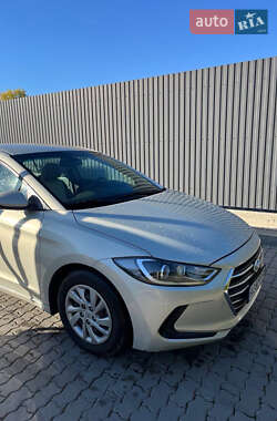 Седан Hyundai Elantra 2016 в 