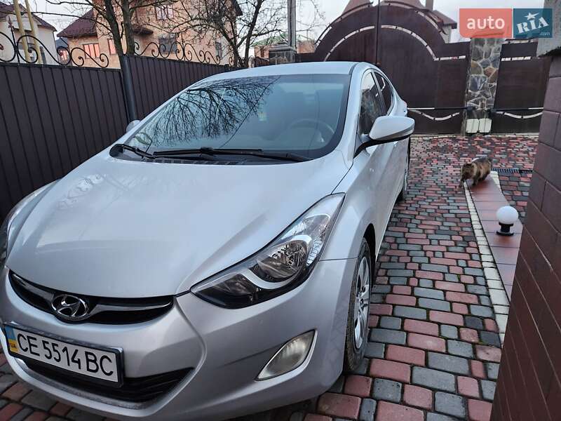 Седан Hyundai Elantra 2013 в Черновцах