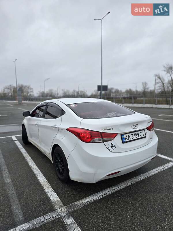 Седан Hyundai Elantra 2013 в Киеве