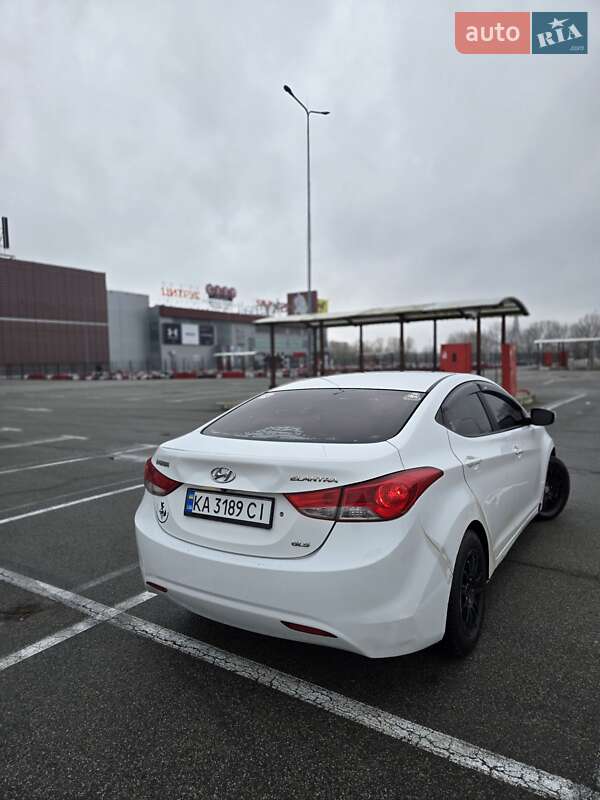 Седан Hyundai Elantra 2013 в Киеве