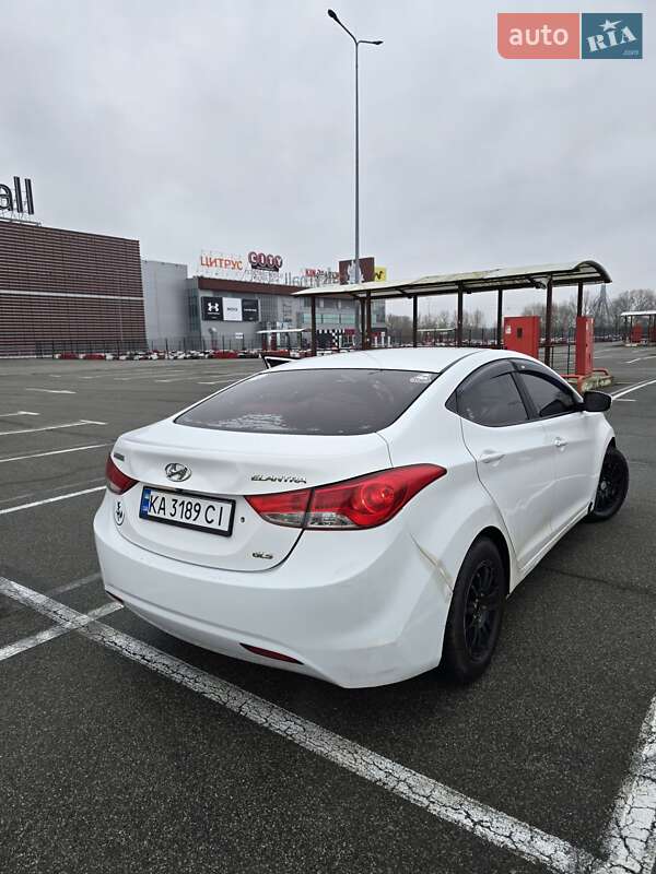 Седан Hyundai Elantra 2013 в Киеве