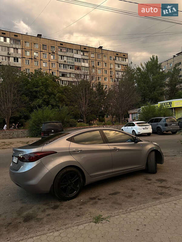 Седан Hyundai Elantra 2012 в Кривом Роге