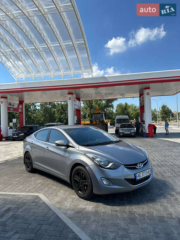 Седан Hyundai Elantra 2012 в Кривом Роге