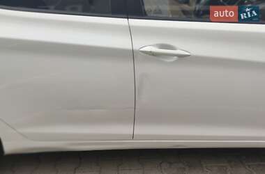 Седан Hyundai Elantra 2013 в Києві