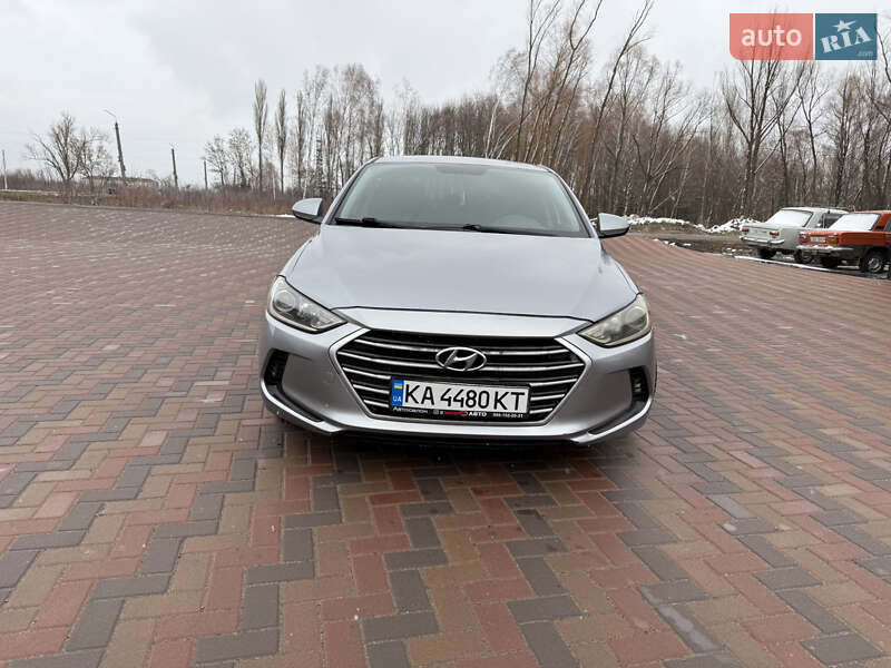 Седан Hyundai Elantra 2017 в Киеве