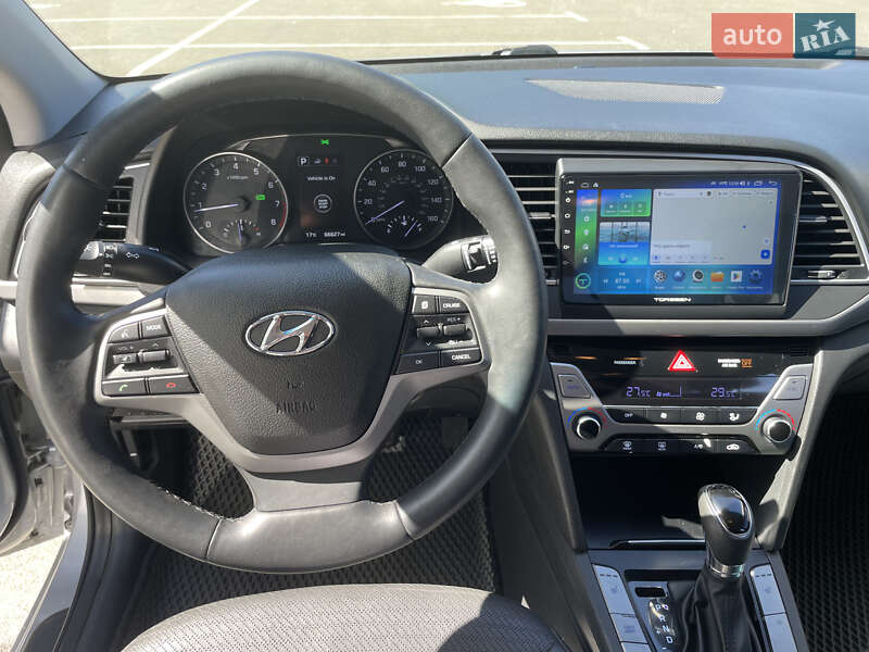 Седан Hyundai Elantra 2016 в Киеве