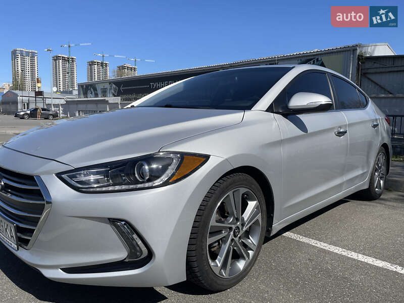 Седан Hyundai Elantra 2016 в Киеве