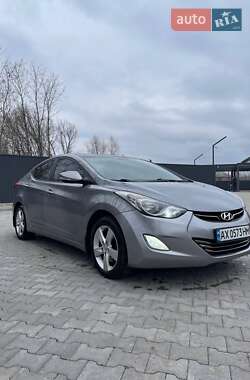 Седан Hyundai Elantra 2012 в Черновцах