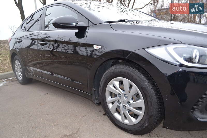 Седан Hyundai Elantra 2018 в 