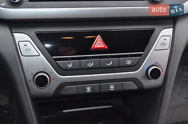 Седан Hyundai Elantra 2018 в 