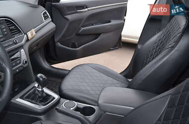 Седан Hyundai Elantra 2018 в 