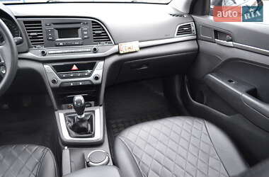 Седан Hyundai Elantra 2018 в 