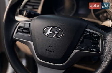 Седан Hyundai Elantra 2016 в 