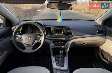 Седан Hyundai Elantra 2016 в 