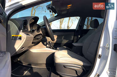Седан Hyundai Elantra 2016 в 