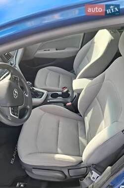 Седан Hyundai Elantra 2016 в 