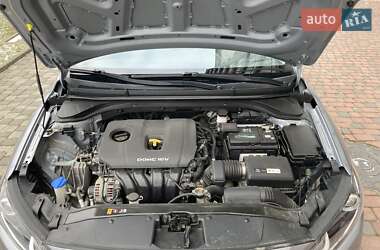 Седан Hyundai Elantra 2016 в 
