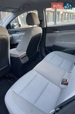 Седан Hyundai Elantra 2016 в 