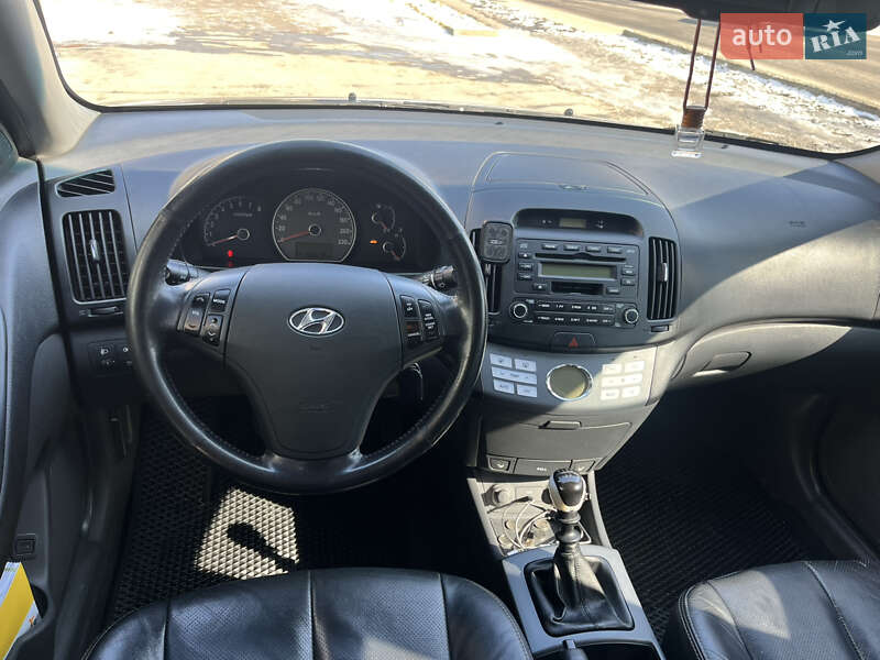 Седан Hyundai Elantra 2008 в Луцке