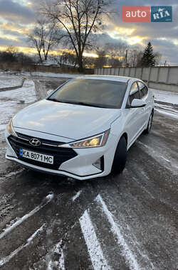 Седан Hyundai Elantra 2018 в Киеве