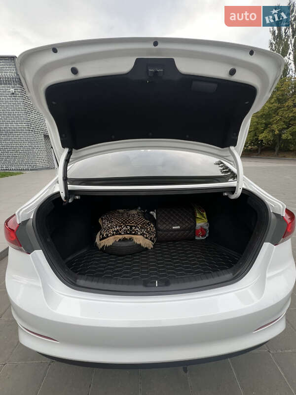 Седан Hyundai Elantra 2018 в Кременчуге