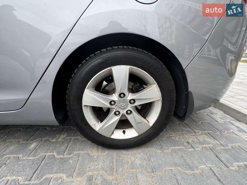Седан Hyundai Elantra 2013 в Киеве