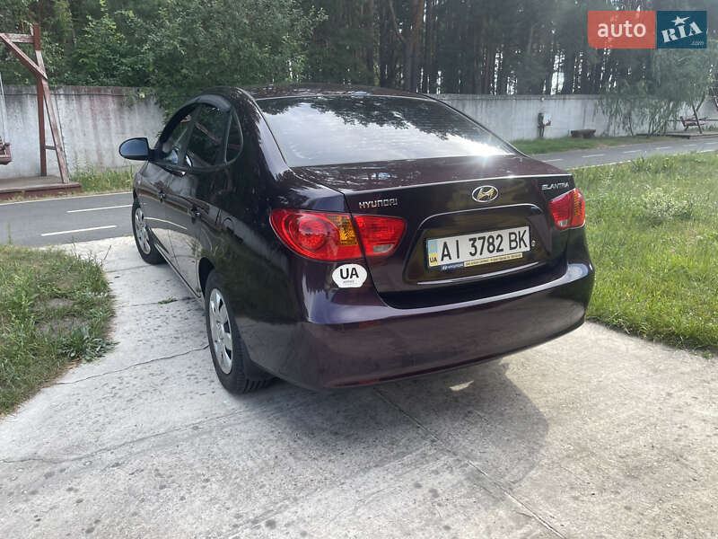 Седан Hyundai Elantra 2008 в Киеве