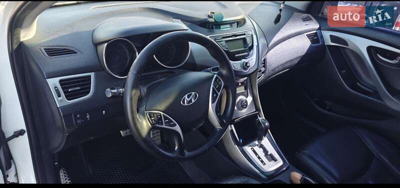 Седан Hyundai Elantra 2012 в Києві