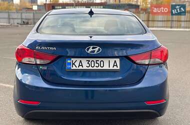 Седан Hyundai Elantra 2015 в 