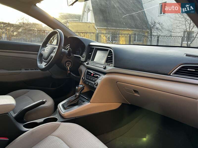 Седан Hyundai Elantra 2016 в Києві