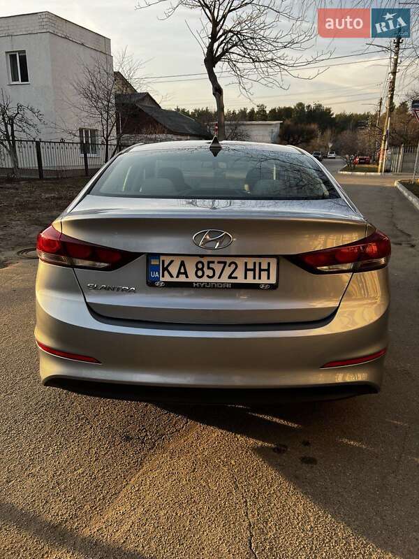 Седан Hyundai Elantra 2016 в Києві