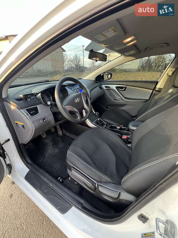 Седан Hyundai Elantra 2013 в Львове