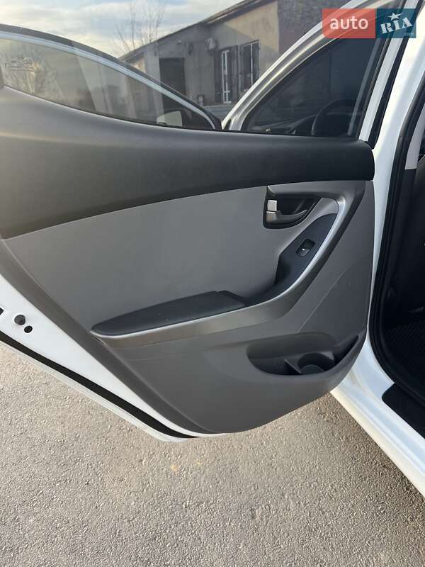 Седан Hyundai Elantra 2013 в Львове
