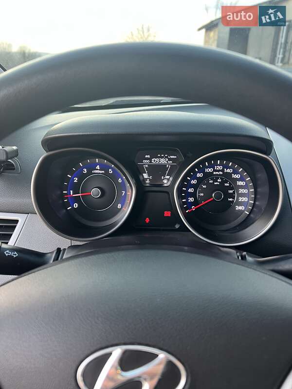 Седан Hyundai Elantra 2013 в Львове