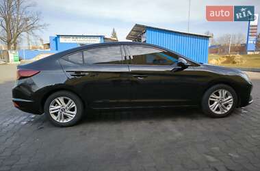 Седан Hyundai Elantra 2019 в 