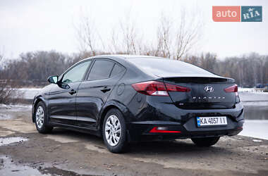 Седан Hyundai Elantra 2019 в Києві