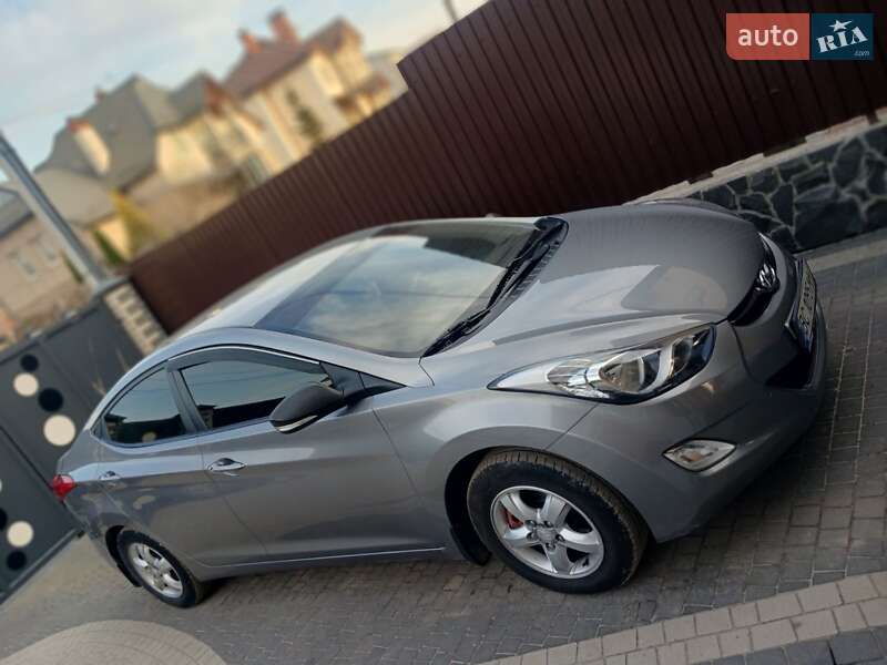 Седан Hyundai Elantra 2011 в Львове