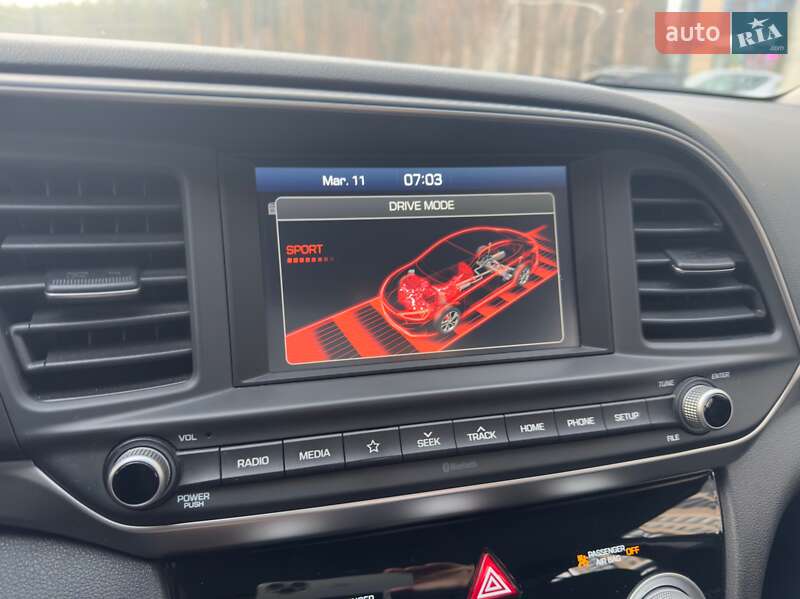 Седан Hyundai Elantra 2018 в Киеве
