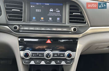 Седан Hyundai Elantra 2019 в 