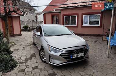 Седан Hyundai Elantra 2019 в Дубно