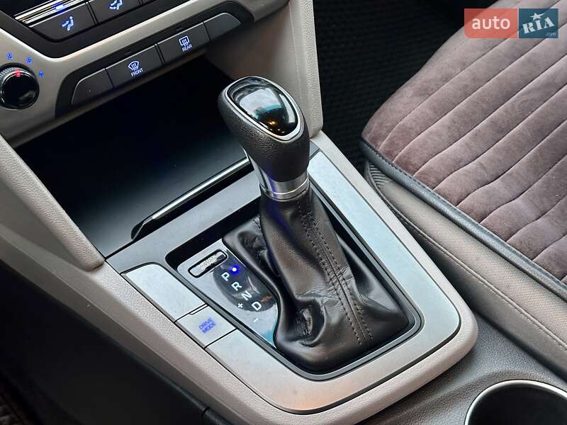 Седан Hyundai Elantra 2017 в Харькове