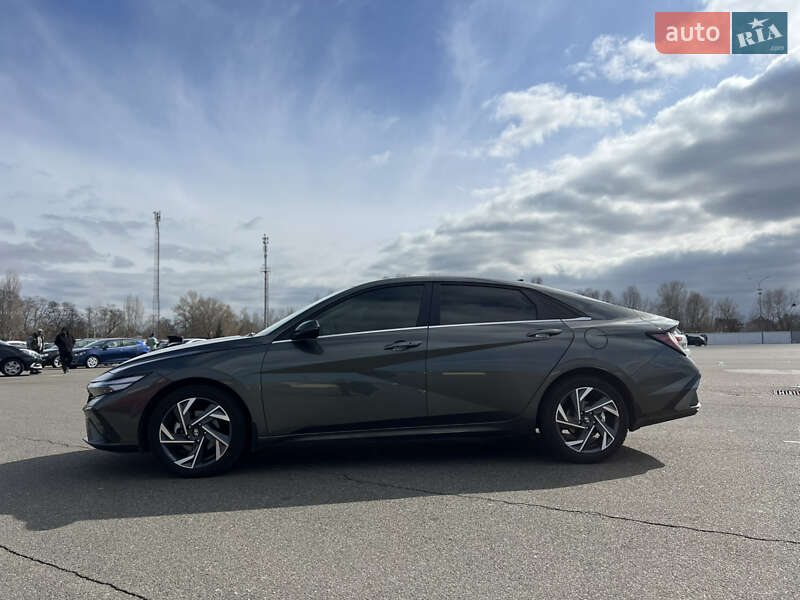Hyundai Elantra 2024