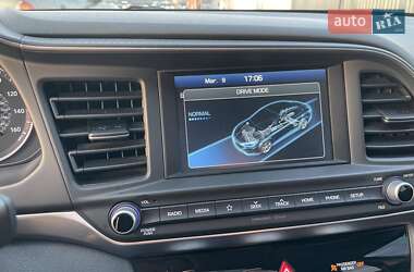 Седан Hyundai Elantra 2018 в 
