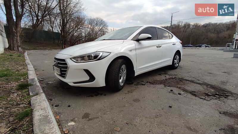 Седан Hyundai Elantra 2016 в Києві
