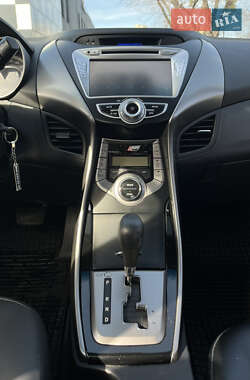 Седан Hyundai Elantra 2013 в Киеве