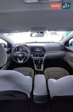 Седан Hyundai Elantra 2020 в 