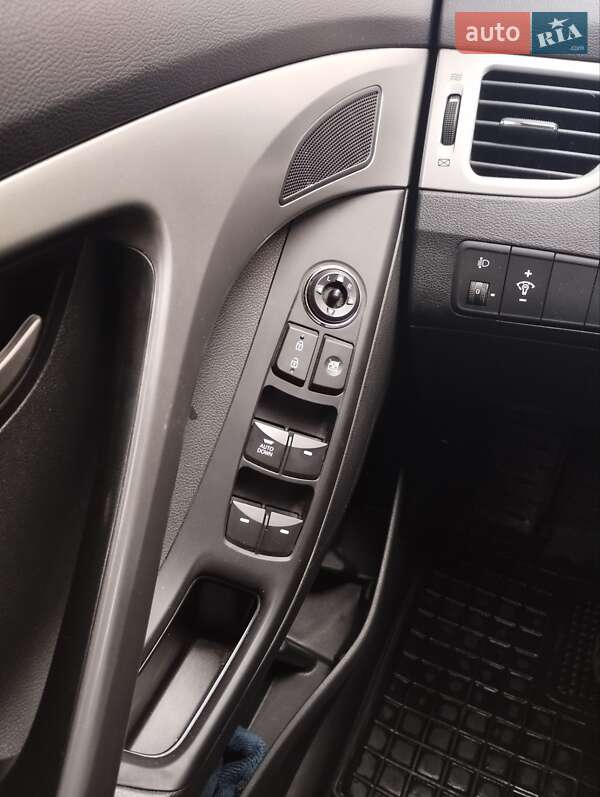 Седан Hyundai Elantra 2011 в Лубнах