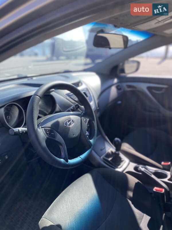 Седан Hyundai Elantra 2013 в Киеве